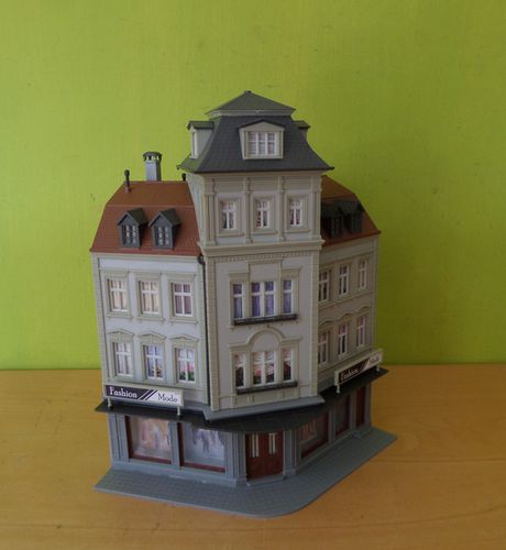 Kibri H0 Stadshoekpand  "Mode winkel"