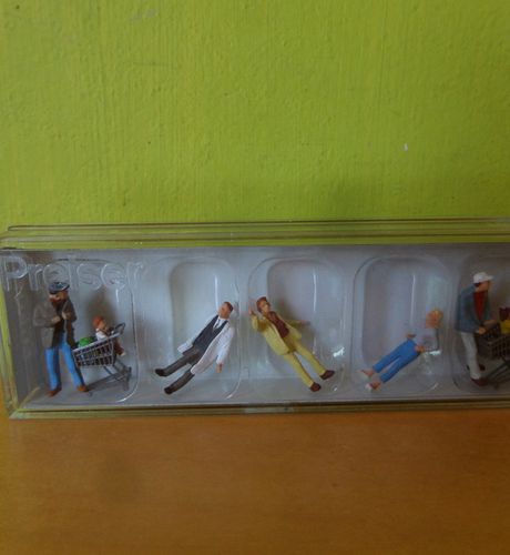 Preiser H0 10492 Bij het shoppen