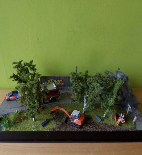 Diorama H0 "Brandweer helpt de politie "