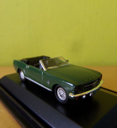 Schuco H0 26118 Ford Mustang cabrio