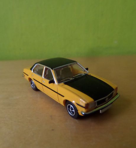 PCX H0 870814 Opel Ascona B Geel