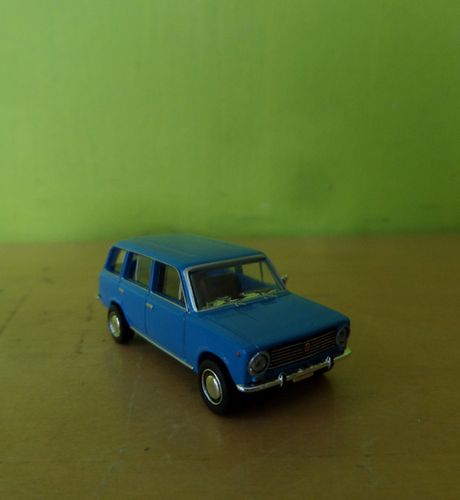 Brekina H0 27261 Lada 2102 Combi  licht blauw