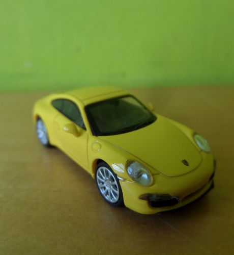 Minichamps H0 870068024  Porsche 911 geel