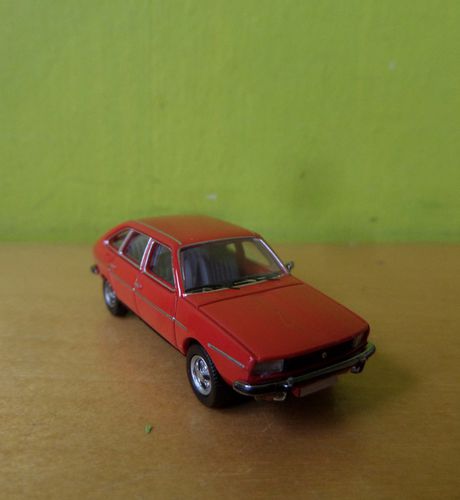 PCX H0 870294 Renault 20 rood