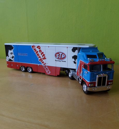 Brekina H0 85736 Kenworth K100 STP