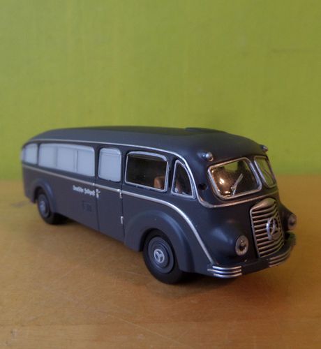 Brekina H0 52435  MB LO 3500 bus  Deutsche Feldpost