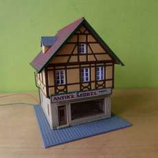 Pola H0 Vakwerkhuis met antiek winkel