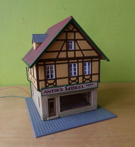Pola H0 Vakwerkhuis met antiek winkel