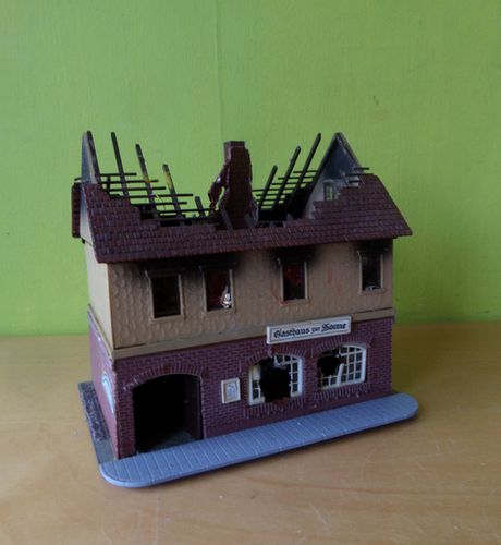 Pola H0 Huis met brandschade