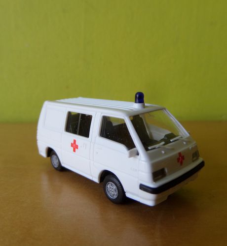 Rietze H0 50281  Mitsubishi  ambulance