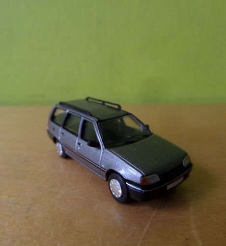 Op bestelling !PCX H0 870498 Opel Kadett E caravan