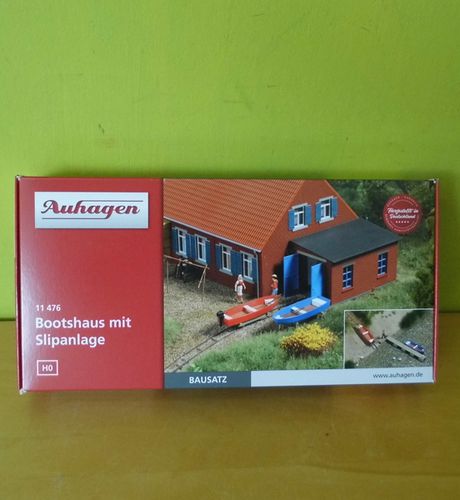 Auhagen H0 11476 Boothuis met trailer helling