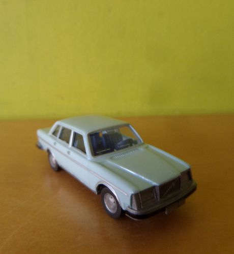 Wiking H0 26408  Volvo 264 GLE