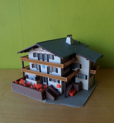 Kibri H0 Zwitsers hotel Garni