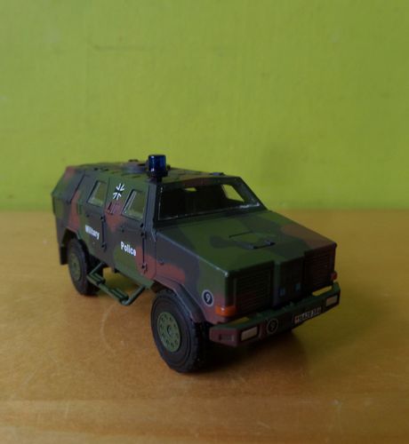 Schuco H0 26668 Dingo Militaire politie