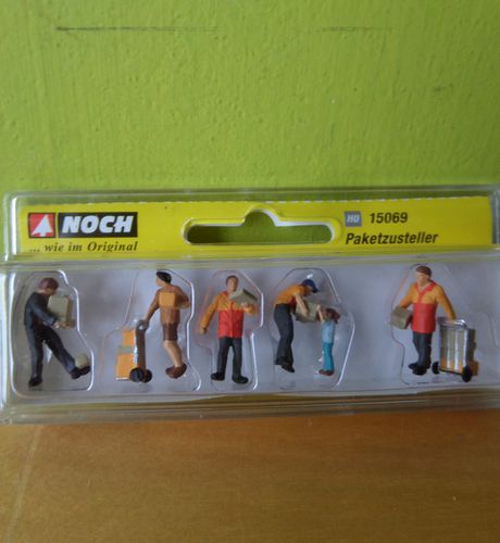 Noch H0 15069 Pakket bezorgers