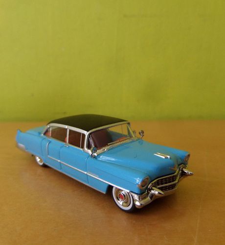 Brekina H0 18351 Cadillac Fleedwood licht blauw
