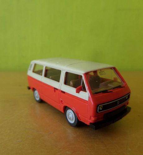 Wiking H0 29202 VW T3 bus rood / wit