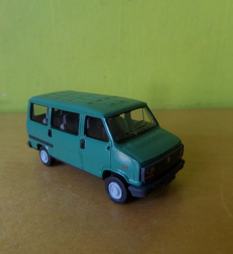 Brekina H0 34904 Peugeot J5 bus