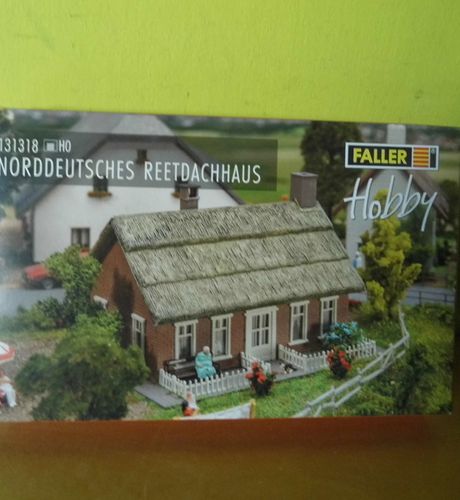 Faller H0 131318 Woonhuis met rieten dak