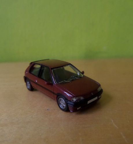 PCX H0 870750 Peugeot 106  donker rood