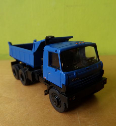 Brekina H0 71901 Tatra 815 Kiepwagen