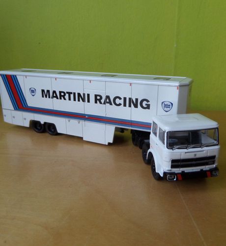 Brekina H0 58577 Fiat 691 Race transporter  Lancia Martini
