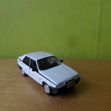 PCX H0 870784 Alfa 75 wit