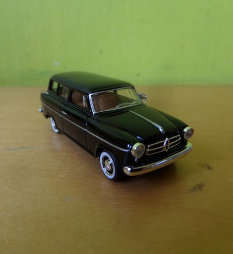 Herpa H0 24136 Borgward isabella station