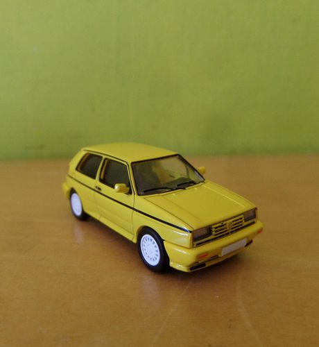 PCX H0 871599 VW Golf rallye geel