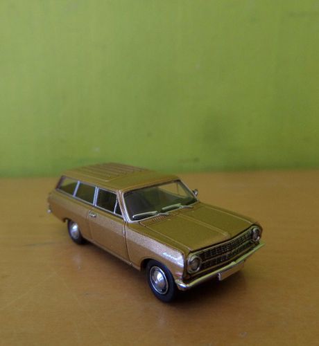 Brekina H0 20473 Opel Record Caravan Goud