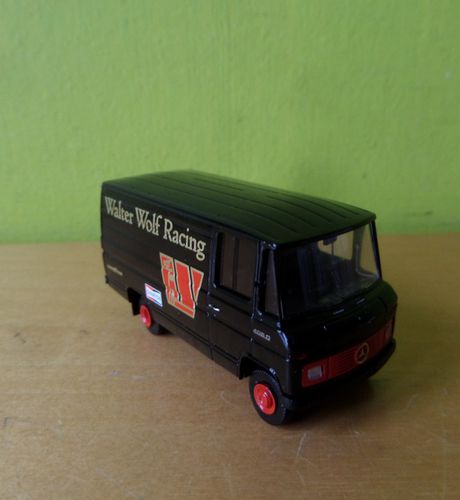 Brekina H0 36857 Mercedes L 406 D " Walter Wolf"