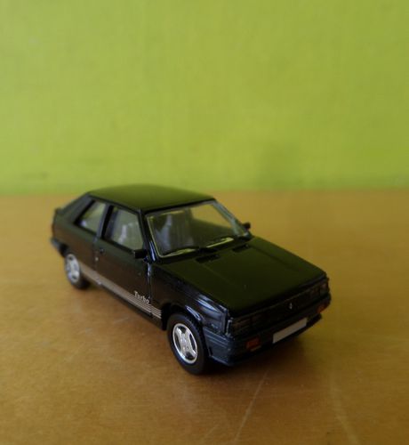 PCX H0 871151 Renault 11 zwart