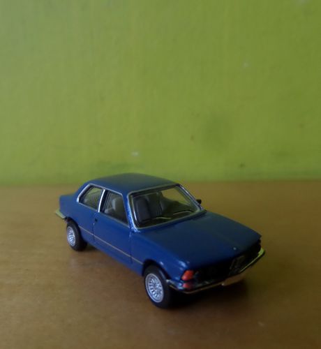 Brekina H0 24304 BMW 313 i blauw