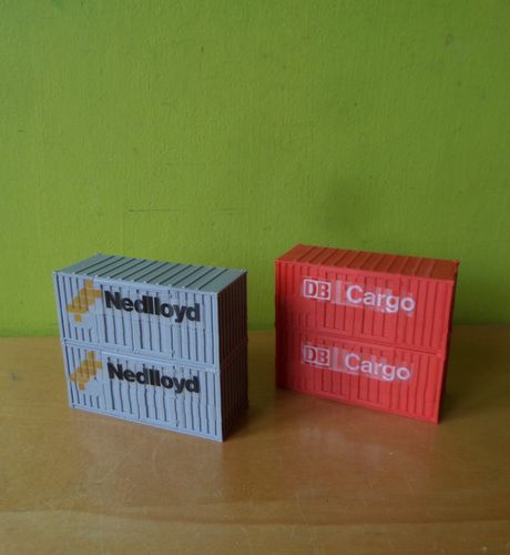 Kibri H0 Containers 2 x 2 op elkaar vast