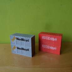Kibri H0 Containers 2 x 2 op elkaar vast