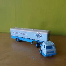 Wiking H0 51330 Int. Harvester "Global van Lines"