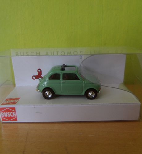 Busch H0 48736 Fiat 500 Cabrio met sleutel