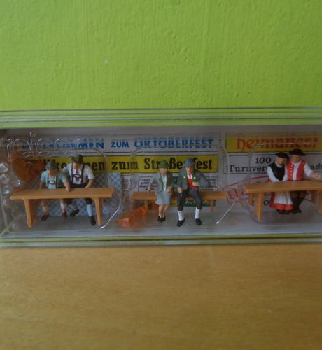Preiser H0 10449  Oktoberfeest gangers