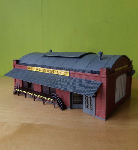 Piko H0 Kofferfabriek Bomhof