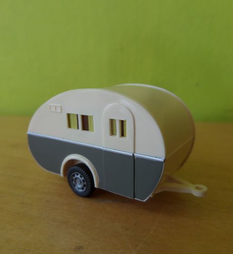 Wiking H0 5401  Caravan grijs beige