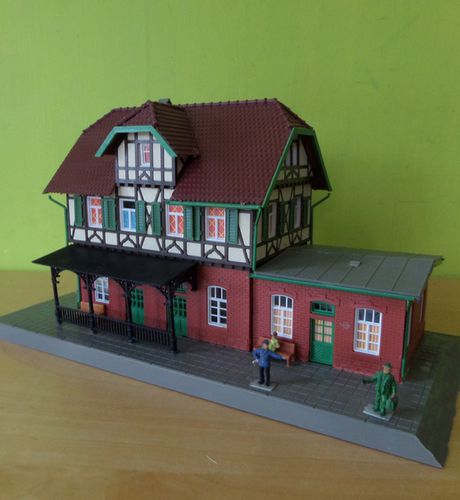 Pola H0 Landelijk vakwerk station
