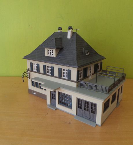 Kibri H0 Gezins woning met garage bedrijf