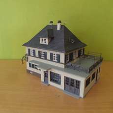 Kibri H0 Gezins woning met garage bedrijf