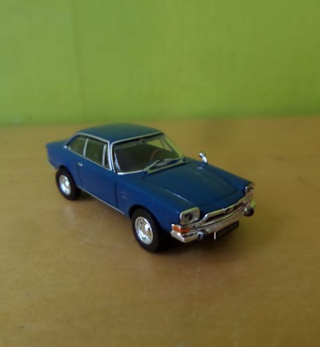 Norev H0 820533 Glas V8 2600 metallic blauw