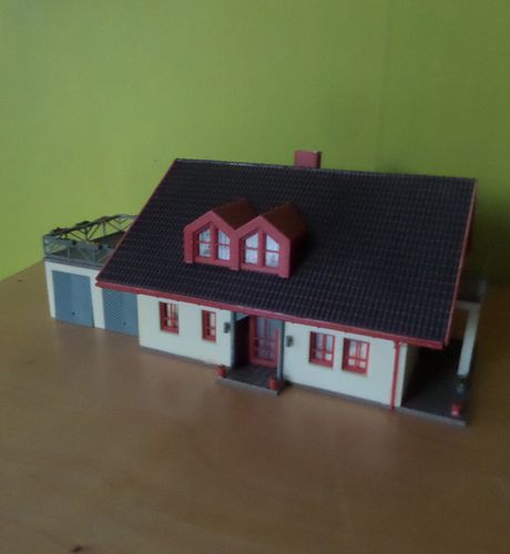 Faller H0  Modern woonhuis met dubbele garage