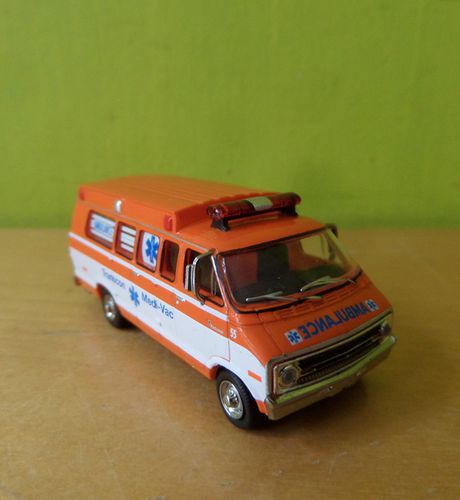 Brekina H0 18305 Dodge B-200 Ambulance