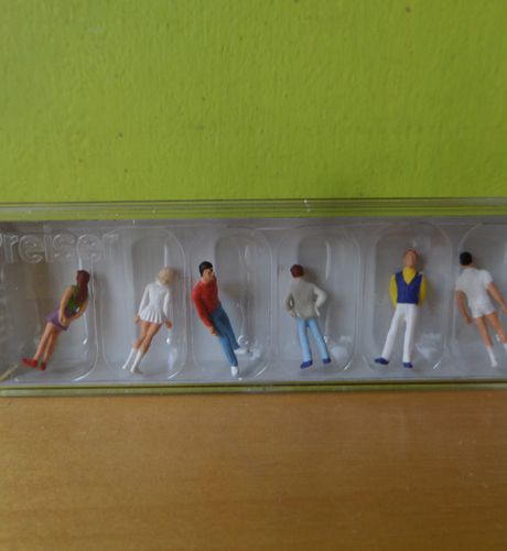 Preiser H0 10110  Teenagers