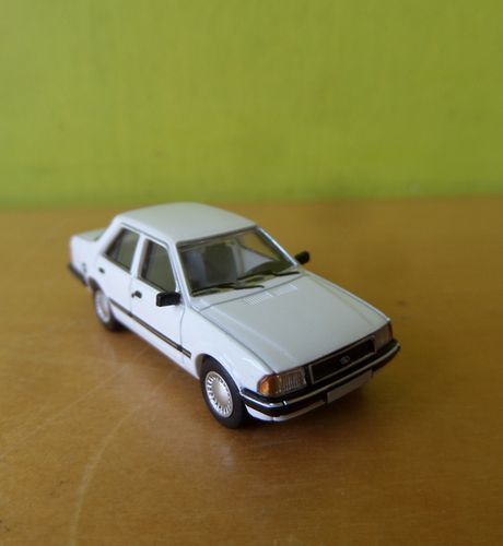 PCX H0 871149 Ford Orion MK1 wit