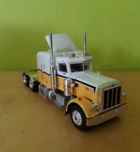 Brekina H0 85717 Peterbilt 359 wit/ geel